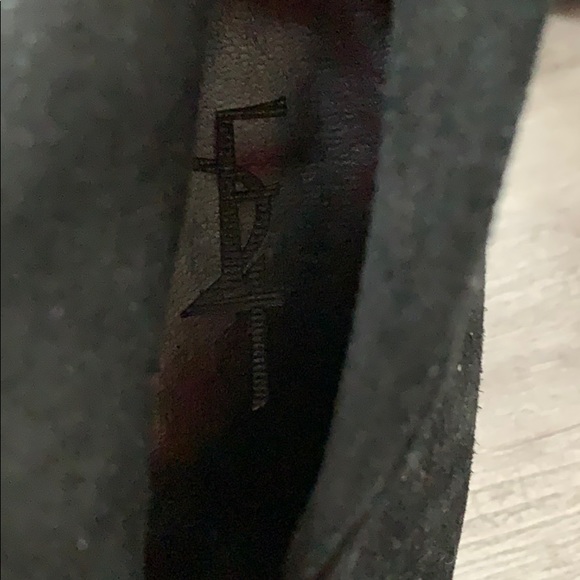 ⚡️3/$20 sued booties - Picture 4 of 5